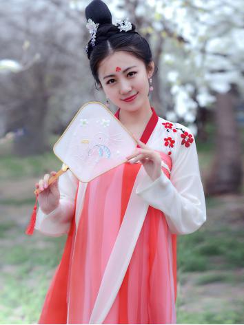 【唐装・漢服ー女】中華服古装 唐朝服 演出服 撮影服 シフオン 刺繍 白色 赤色