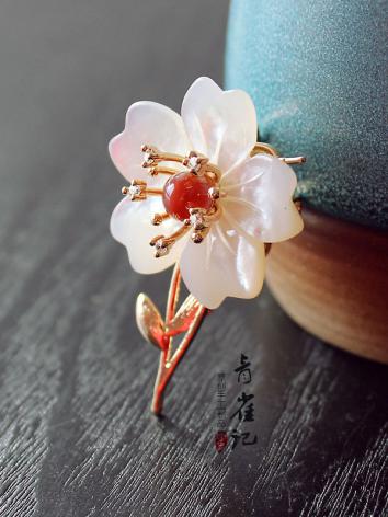 【漢服華服古装用ー飾り物】女性用 手作り ブローチ 銅 貝殻 白色 花